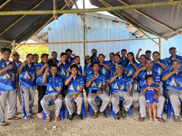 Pemerintah Desa Katu Terima Seragam Olahraga “Poso Tangguh” dari Dana Desa